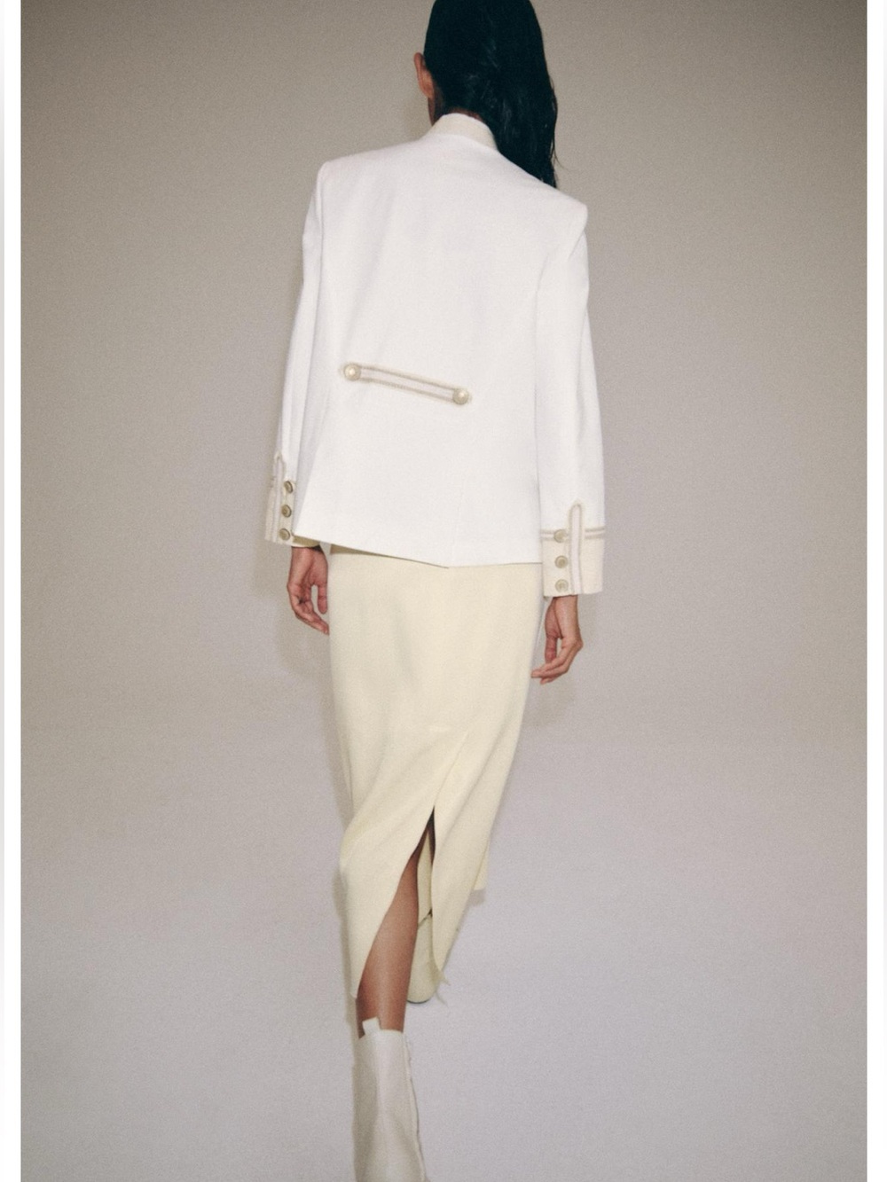 ZARA ZW Collection jacket featuring embossed gold button - Picture 4 of 15